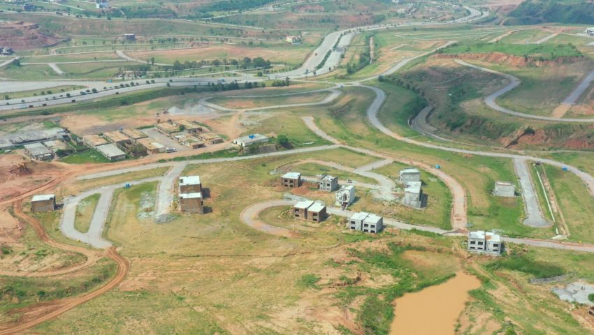 Pics.00_00_26_19.Still129