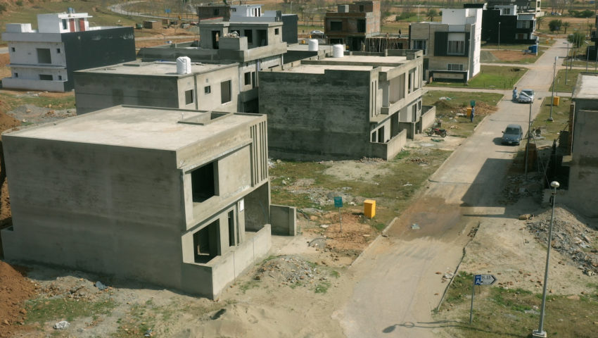 Pics.00_01_06_11.Still175