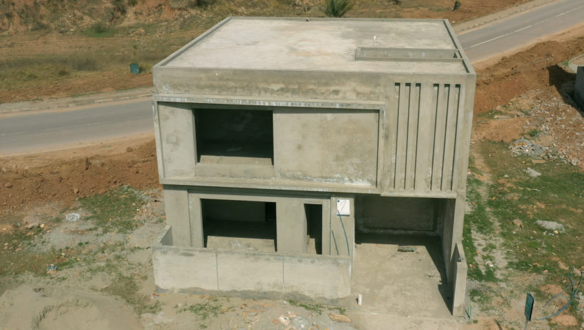 Pics.00_00_57_14.Still172