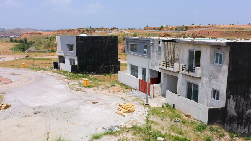 Pictures.00_00_21_20.Still037