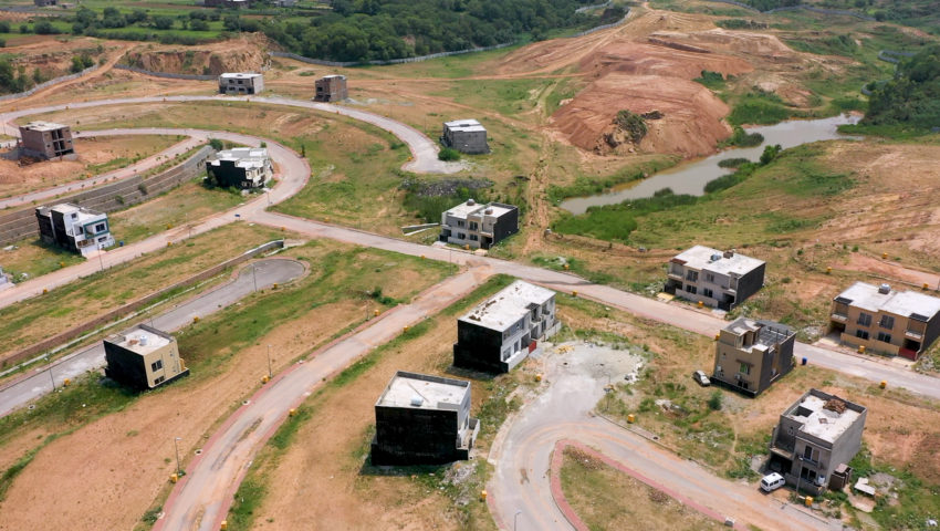 Pictures.00_00_29_20.Still040