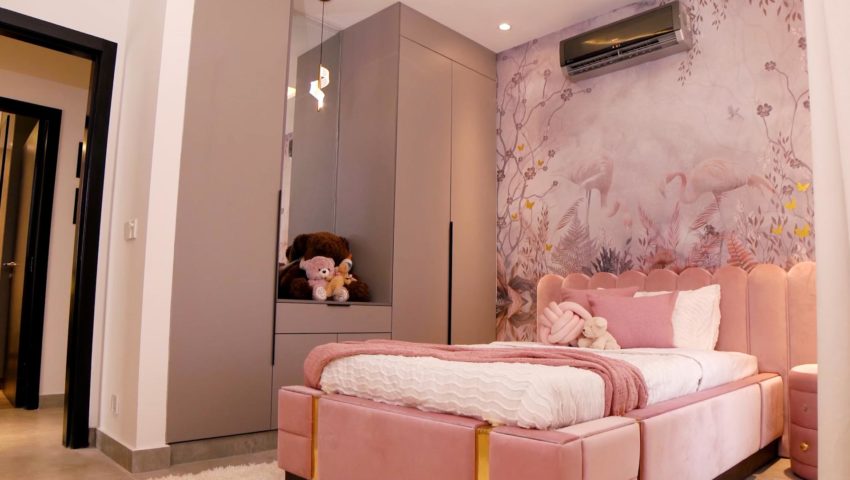 Quardrangle Timeline.00_12_43_22.Still1043